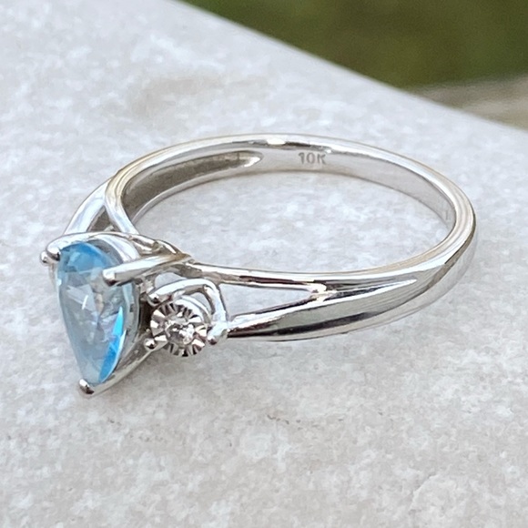 Genuine Blue Topaz Ring 10k white gold with Diamond accent teardrop stamped - Picture 7 of 16